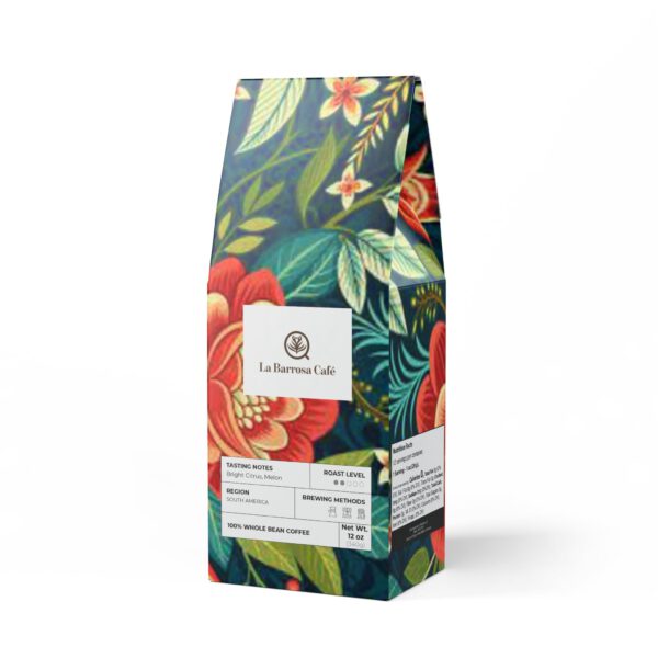 Envase de café Esencia Silvestre – Vista frontal y lateral Envase de café Esencia Silvestre, vista frontal y lateral, con diseño floral en tonos oscuros.