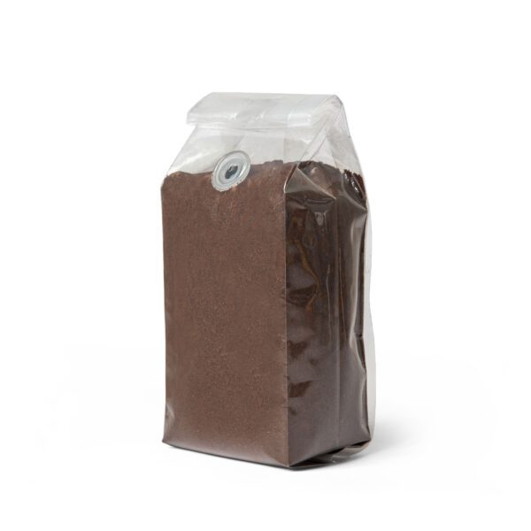 Bolsa interior con café. Bolsa transparente con café, mostrando el interior del envase del producto.